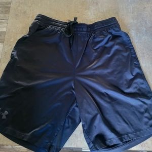 Mens Size Large Under Armour Shorts.